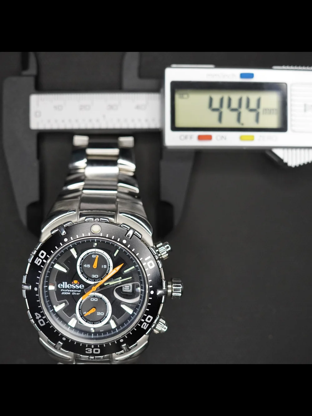 Ellesse Professional 200M Diver Chronograph Black Dial StainlessSteel Mens Watch